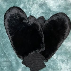 Tory Burch Rabbit Fir Mittens